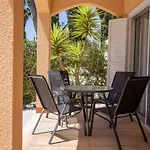 Katerina - Luxury 4-br Retreat With Private Pool & Bbq Area