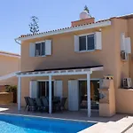 Ferienhaus Katerina - Luxury 4-br Retreat With Private Pool & Bbq Area *