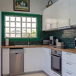 Katerina - Luxury 4-br Retreat With Private Pool & Bbq Area Ferienhaus Peyia