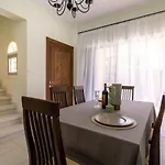 Katerina - Luxury 4-br Retreat With Private Pool & Bbq Area * Peyia