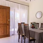 Katerina - Luxury 4-br Retreat With Private Pool & Bbq Area Ferienhaus