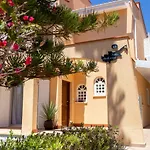 Katerina - Luxury 4-br Retreat With Private Pool & Bbq Area Ferienhaus Peyia