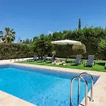 Ferienhaus Katerina - Luxury 4-br Retreat With Private Pool & Bbq Area