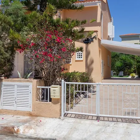 Ferienhaus Katerina - Luxury 4-br Retreat With Private Pool & Bbq Area *