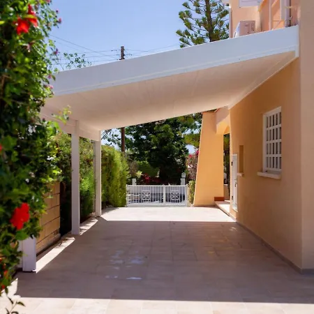 Katerina - Luxury 4-br Retreat With Private Pool & Bbq Area Peyia