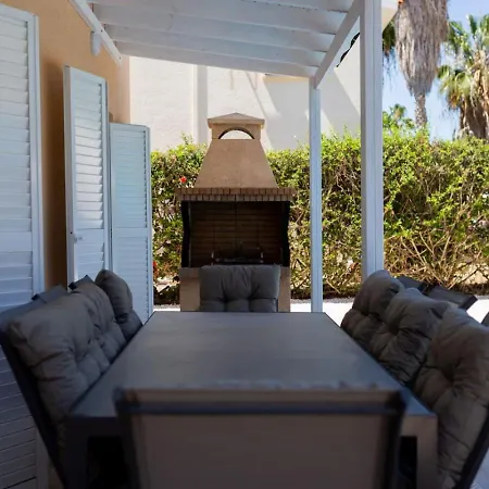 Katerina - Luxury 4-br Retreat With Private Pool & Bbq Area Casa vacanze