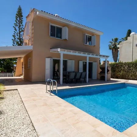 Katerina - Luxury 4-br Retreat With Private Pool & Bbq Area *