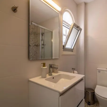 Katerina - Luxury 4-br Retreat With Private Pool & Bbq Area *