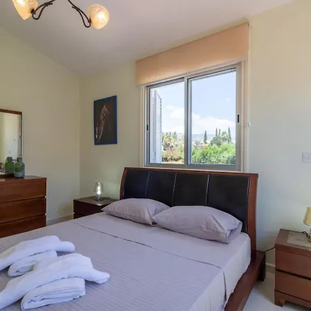 Katerina - Luxury 4-br Retreat With Private Pool & Bbq Area Peyia