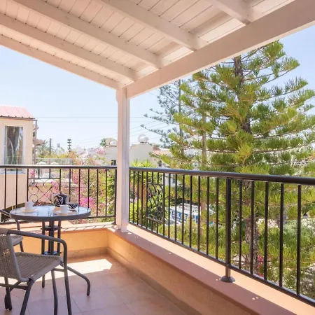 Katerina - Luxury 4-br Retreat With Private Pool & Bbq Area