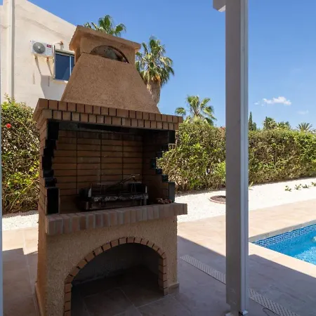 Katerina - Luxury 4-br Retreat With Private Pool & Bbq Area * Peyia