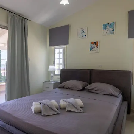 Katerina - Luxury 4-br Retreat With Private Pool & Bbq Area Casa vacanze Peyia