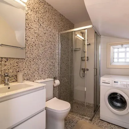 Katerina - Luxury 4-br Retreat With Private Pool & Bbq Area *