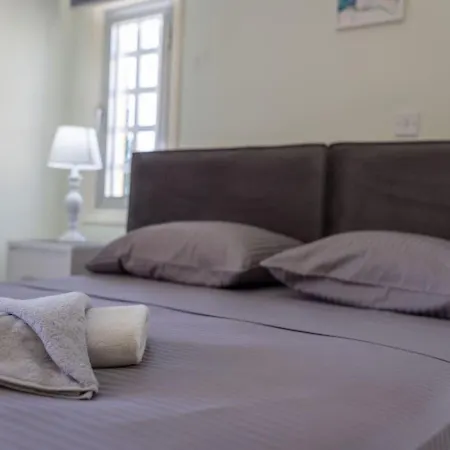Katerina - Luxury 4-br Retreat With Private Pool & Bbq Area Peyia