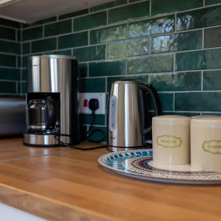 Katerina - Luxury 4-br Retreat With Private Pool & Bbq Area