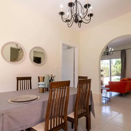 Nyaraló Katerina - Luxury 4-br Retreat With Private Pool & Bbq Area *