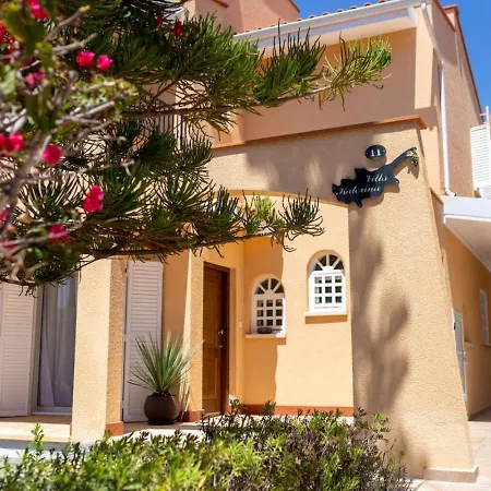 Katerina - Luxury 4-br Retreat With Private Pool & Bbq Area Ferienhaus Peyia