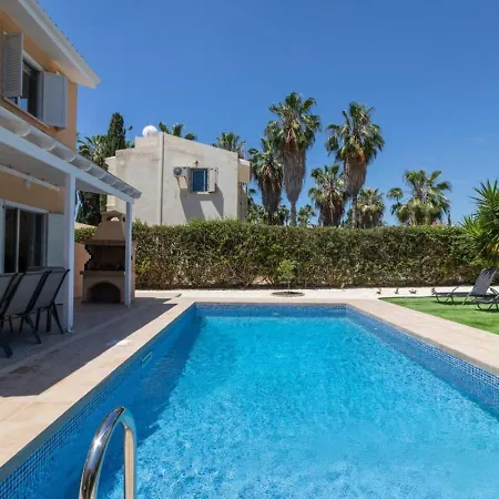 Katerina - Luxury 4-br Retreat With Private Pool & Bbq Area Peyia