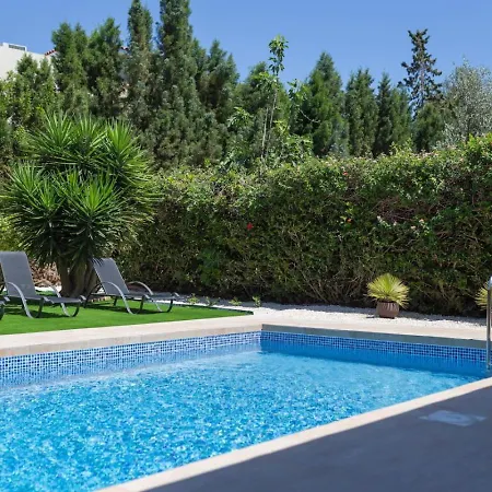 Katerina - Luxury 4-br Retreat With Private Pool & Bbq Area Nyaraló