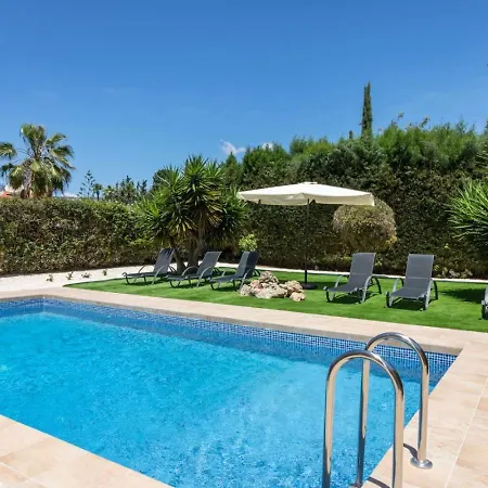 Ferienhaus Katerina - Luxury 4-br Retreat With Private Pool & Bbq Area