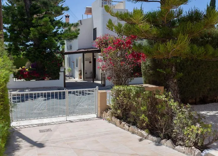 Katerina - Luxury 4-br Retreat With Private Pool & Bbq Area Casa vacanze
