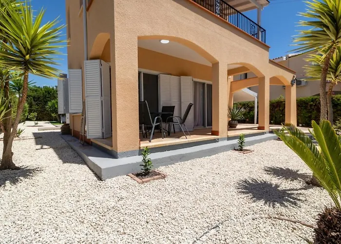 Katerina - Luxury 4-br Retreat With Private Pool & Bbq Area Casa vacanze *