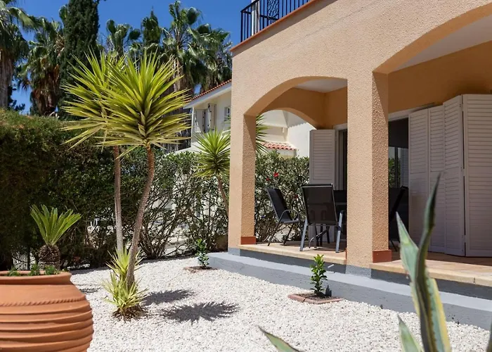 Katerina - Luxury 4-br Retreat With Private Pool & Bbq Area Casa vacanze Peyia