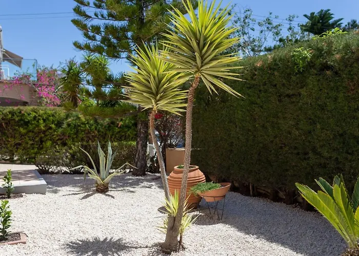 Katerina - Luxury 4-br Retreat With Private Pool & Bbq Area * Peyia