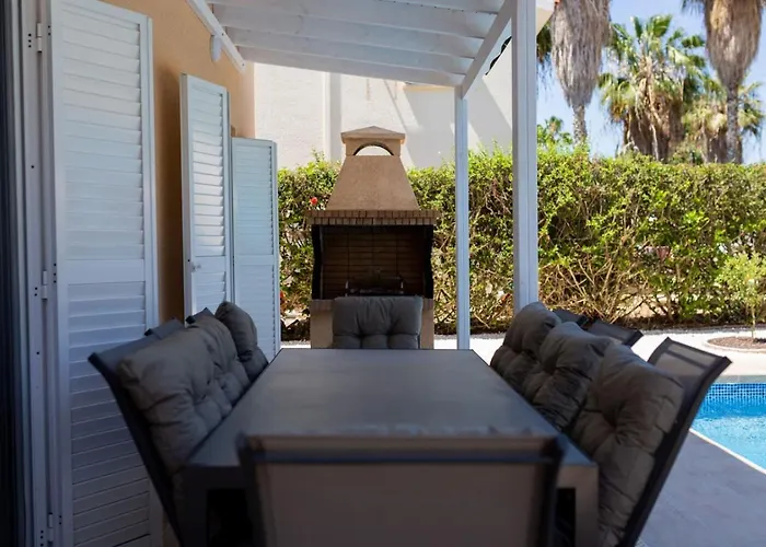 Katerina - Luxury 4-br Retreat With Private Pool & Bbq Area Casa vacanze