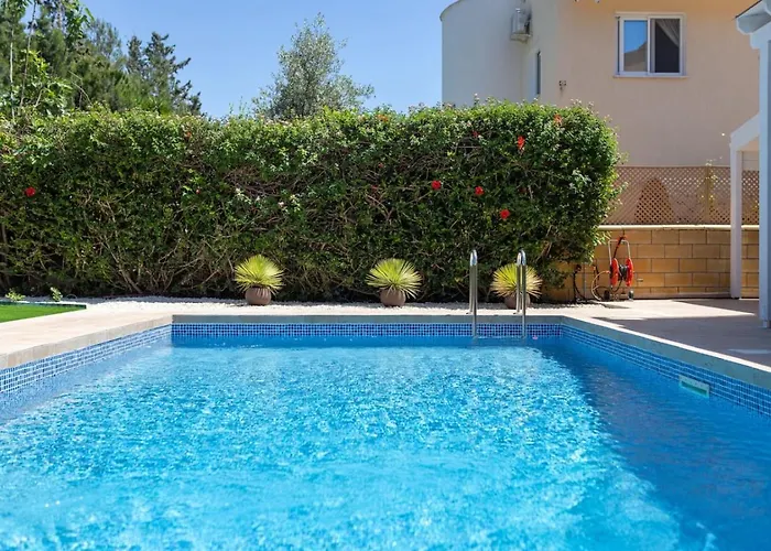 Casa vacanze Katerina - Luxury 4-br Retreat With Private Pool & Bbq Area