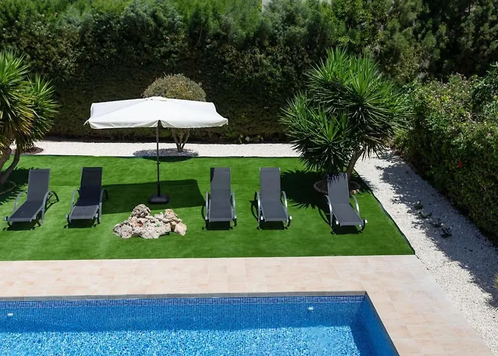 Katerina - Luxury 4-br Retreat With Private Pool & Bbq Area Casa vacanze