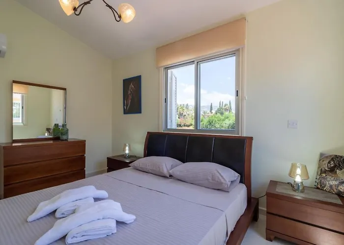 Katerina - Luxury 4-br Retreat With Private Pool & Bbq Area Peyia