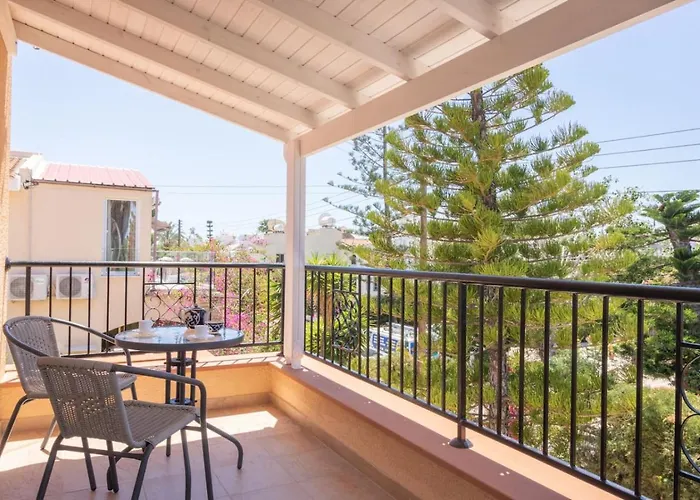 Katerina - Luxury 4-br Retreat With Private Pool & Bbq Area