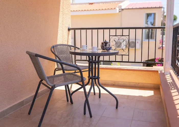 Katerina - Luxury 4-br Retreat With Private Pool & Bbq Area Casa vacanze