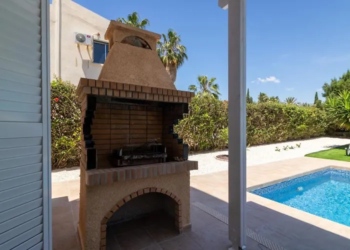 Katerina - Luxury 4-br Retreat With Private Pool & Bbq Area * Peyia