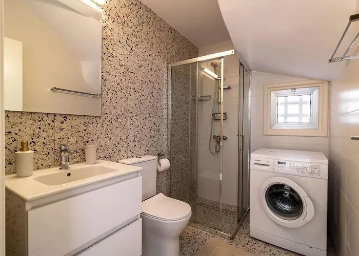 Katerina - Luxury 4-br Retreat With Private Pool & Bbq Area *