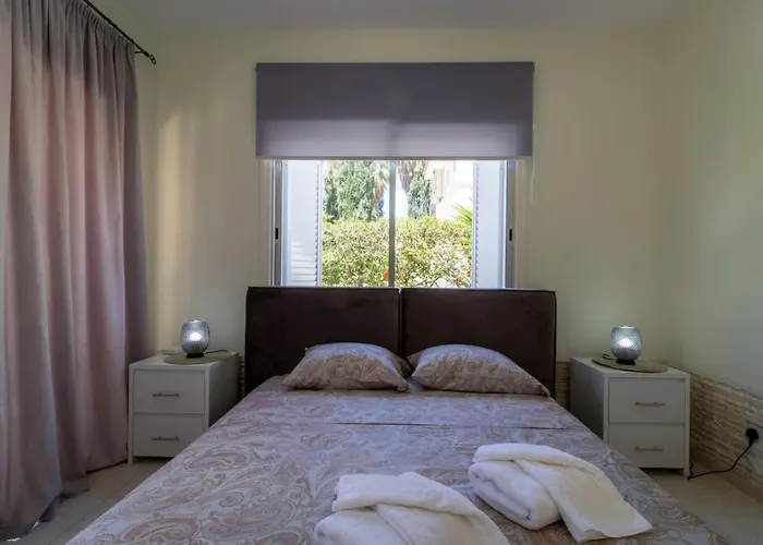 Katerina - Luxury 4-br Retreat With Private Pool & Bbq Area * Peyia