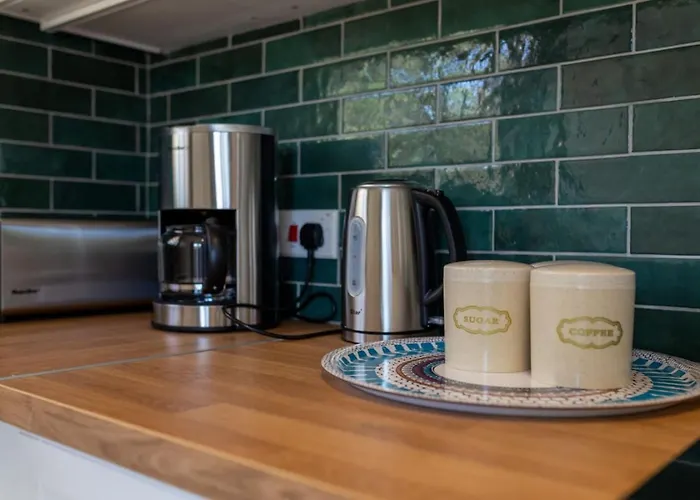 Katerina - Luxury 4-br Retreat With Private Pool & Bbq Area