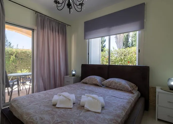 Katerina - Luxury 4-br Retreat With Private Pool & Bbq Area Casa vacanze