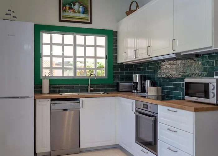 Katerina - Luxury 4-br Retreat With Private Pool & Bbq Area Casa vacanze Peyia