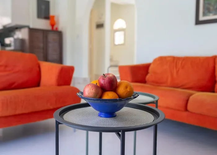 Katerina - Luxury 4-br Retreat With Private Pool & Bbq Area Casa vacanze