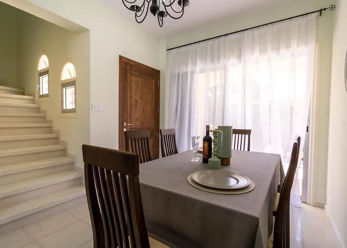 Katerina - Luxury 4-br Retreat With Private Pool & Bbq Area * Peyia