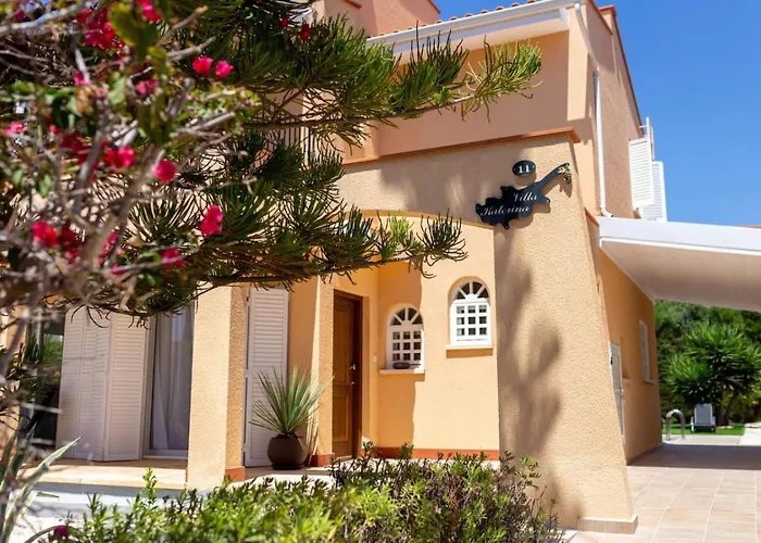 Katerina - Luxury 4-br Retreat With Private Pool & Bbq Area Casa vacanze Peyia